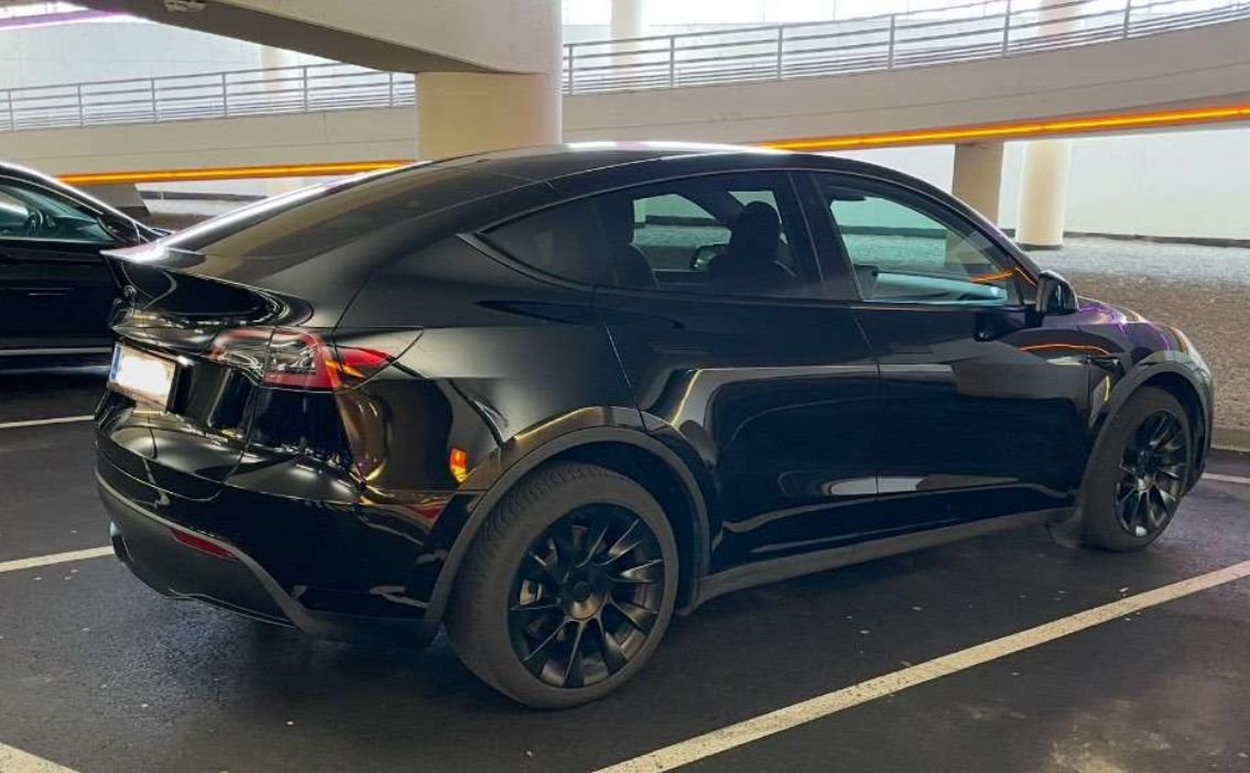 Tesla Model Y Longe Range Schwarz Schwarz 20“ Induction Leasingübernahme
