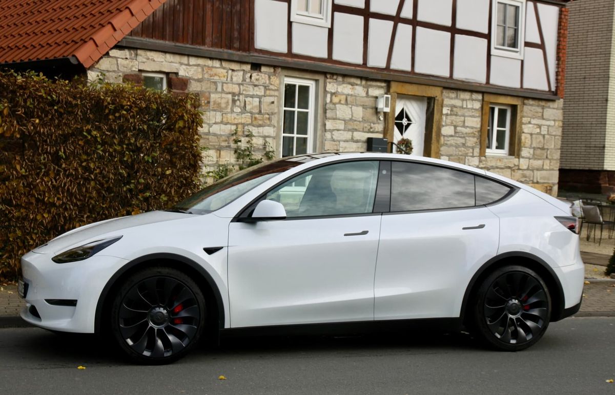 Tesla Model Y Performance BJ 03/2024 Leasingübernahme