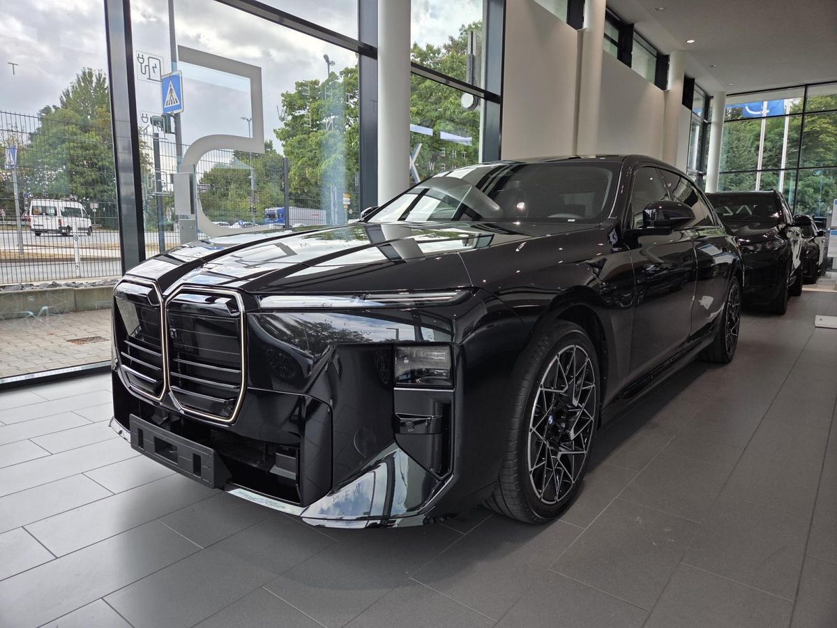 BMW i7 50 xDrive M Sport Pro || Executive Theatre SkyLounge Leasing