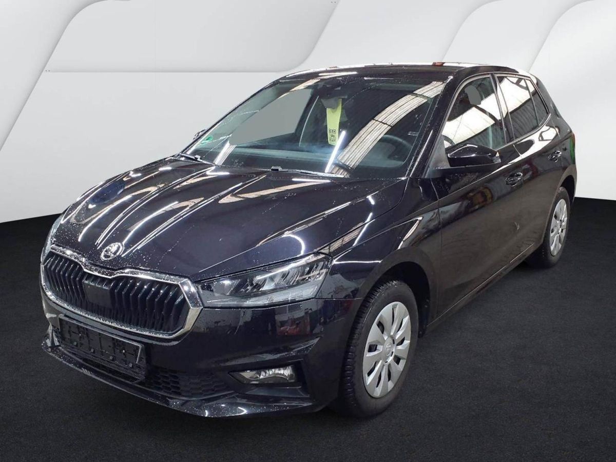 Skoda Fabia Selection 1.0 TSI 70kW - LED Einparkhilfe Kamera SHZ MFL GJR ZV DAB Leasing