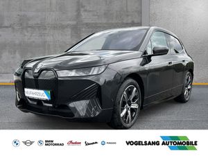 BMW iX xDrive45 0,25% Versteuerung AHK Soft-Close In