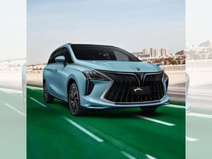 Dongfeng Forthing 4 7 SITZE DSG LED PANODACH KAMERA SHZ SLF Leasing