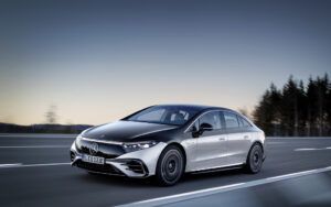 Mercedes-EQ, EQS 580 4MATIC, Exterieur, Farbe: hightechsilber/obsidianschwarz, AMG-Line, Edition 1;( Stromverbrauch kombiniert: 20,0-16,9 kWh/100 km; CO2-Emissionen kombiniert: 0 g/km);Stromverbrauch kombiniert: 20,0-16,9 kWh/100 km; CO2-Emissionen kombiniert: 0 g/km* Mercedes-EQ, EQS 580 4MATIC, Exterior, colour: high-tech silver/obsidian black, AMG-Line, Edition 1; (combined electrical consumption: 20.0-16.9 kWh/100 km; combined CO2 emissions: 0 g/km);Combined electrical consumption: 20.0-16.9 kWh/100 km; combined CO2 emissions: 0 g/km. Bildquelle: Mercedes-Benz