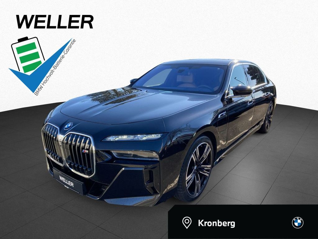 BMW M760e DAPro 360° B/W Massage 21