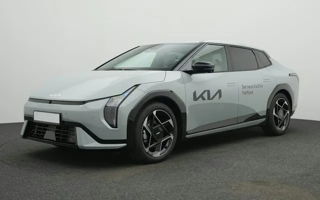Kia Ev4-fastback 81 KWh 150 KW GT-Line Frontantrieb 4dr