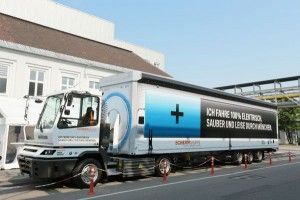 Der von der BMW Group und SCHERM Gruppe im Juli 2015 in Betrieb genommene Elektro-LKW ( Terberg Typ YT202-EV, 4x2.) (07/2015). Bildquelle: BMW Group