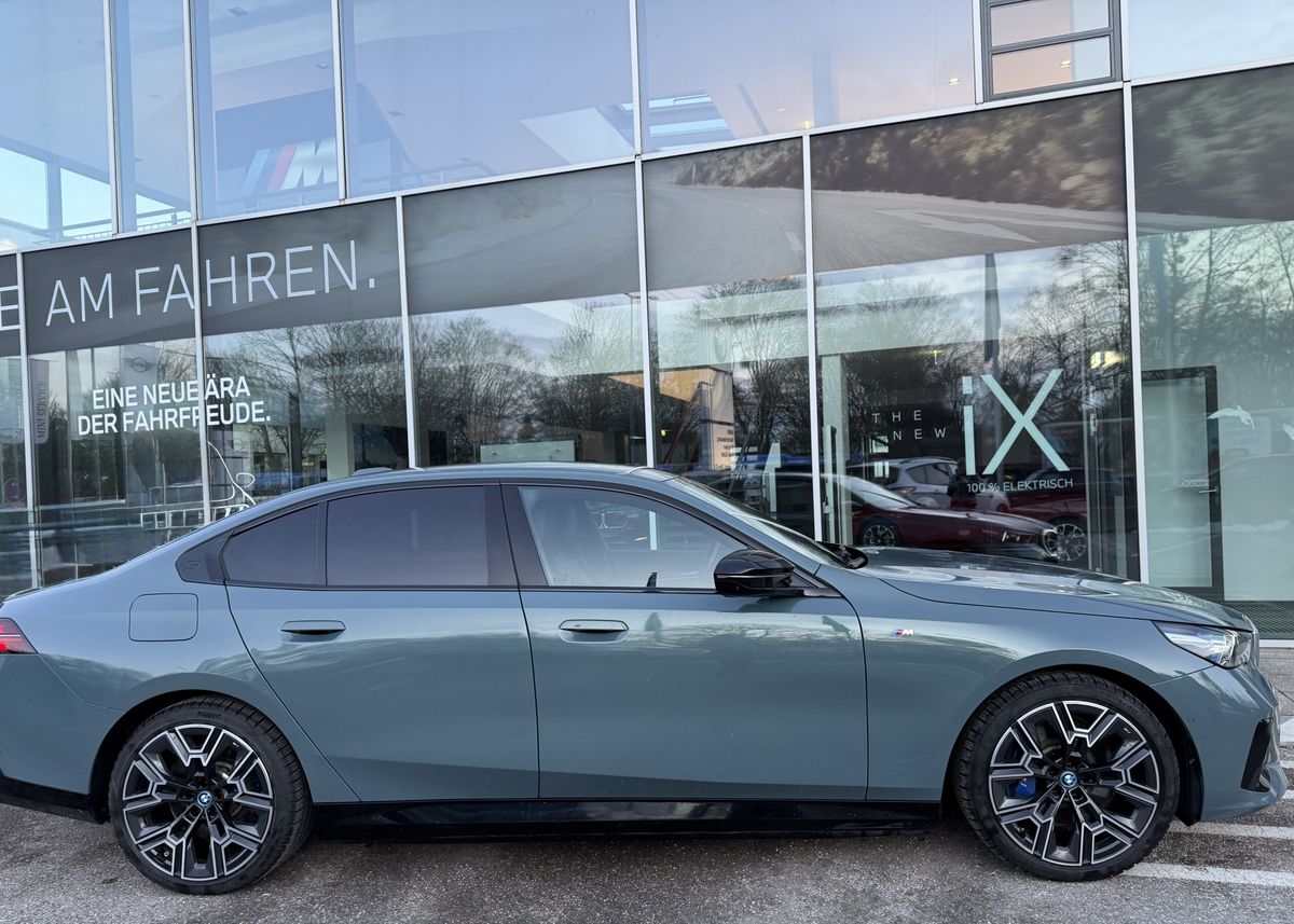 BMW i5 M60 - Vollausstattung inkl. Winterreifen Leasingübernahme