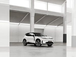 LYNK & Co 08 Core / 200KM Elektrisch / Gewerbe / Alle Farben! *