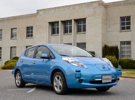 Das Elektroauto Nissan Leaf vor dem Ames Research Center. Bildquelle: NASA/Nissan