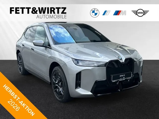 BMW iX xDrive60 M Sport Pro|SkyLounge|ab 0,49% eff.