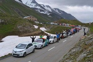 Selten sieht man so viele Elektroautos und Plug-In Hybridautos an einem Ort: Dieses Foto ist bei der WAVE 2013 beim Albula Pass entstanden. Bildquelle: http://wavetrophy.com