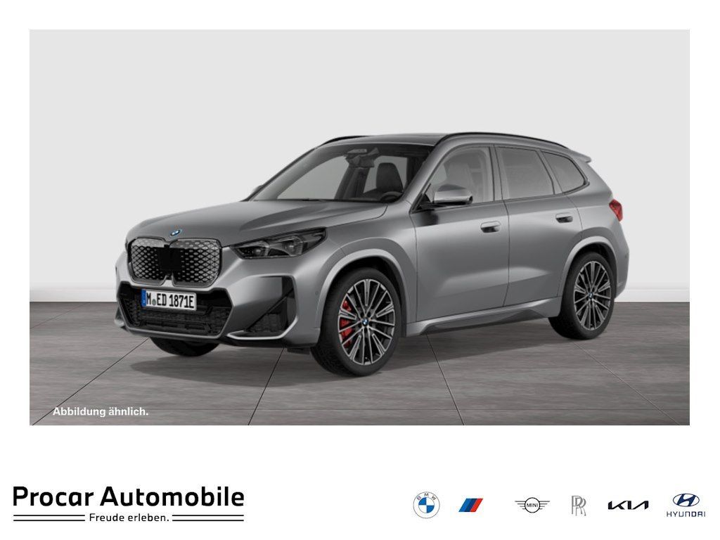 BMW iX1 eDrive20 M Sport HUD PANO ACC AHK RFK NAVI Leasing