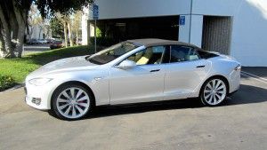 So sieht das Elektroauto Tesla Model S als Cabrio aus. Bildquelle: Newport Convertible Engineering