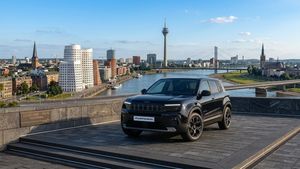 Jeep Avenger BLACK EDITION Allwetter+WinterPaket