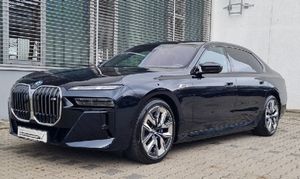 BMW i7 M70 B&W/ExLoungeSeat/SkyLounge/TV Leasing