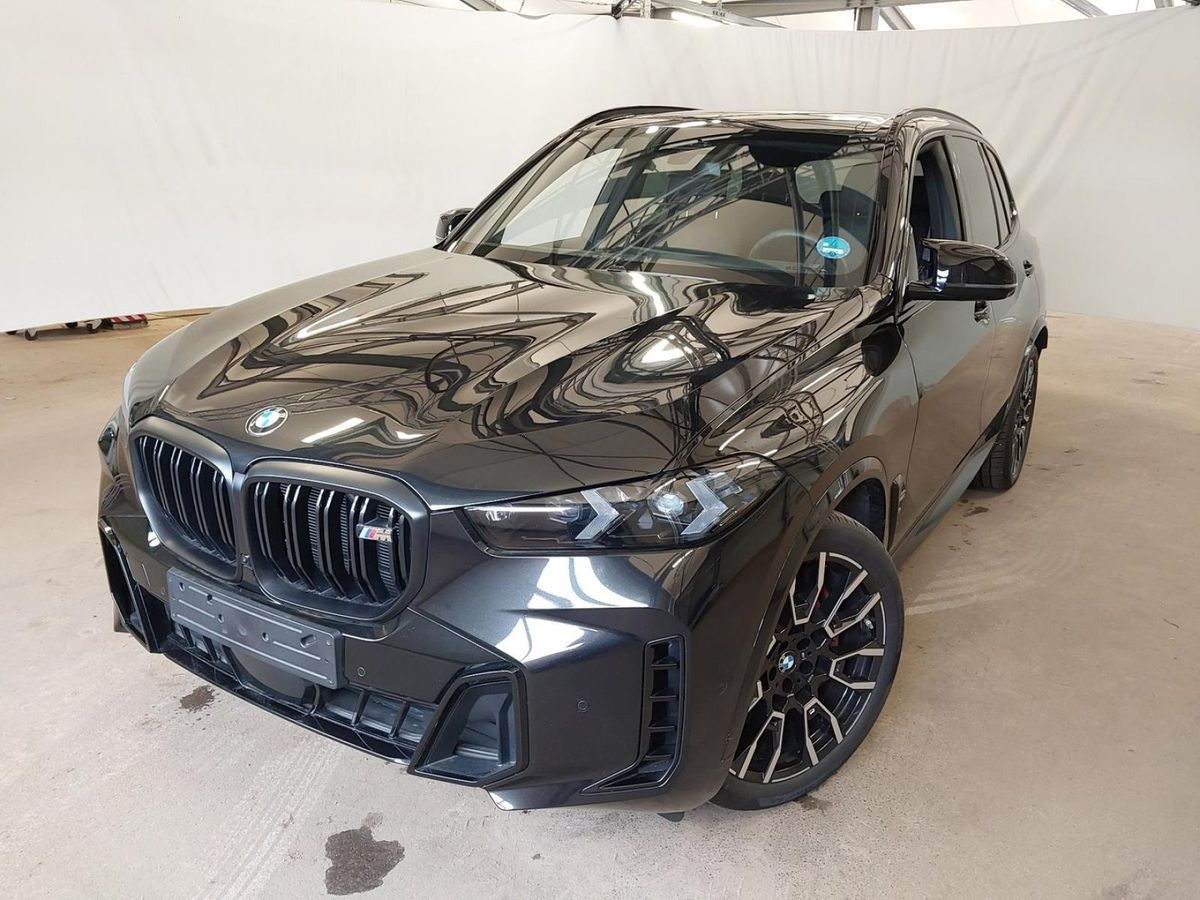 BMW X5 M60i  