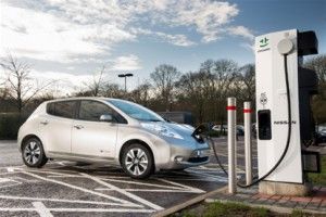 Symbolbild. Schnellladestationen nach CHAdeMO-Standard erweitern den Aktionsradius des 100% elektrischen Nissan Leaf erheblich und machen ihn zum vollwertigen Alltagsauto. Bildquelle: Nissan