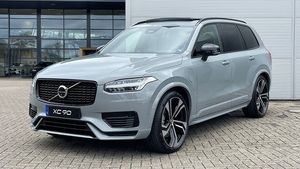 Volvo XC90 T8 Ultra Dark in Vapour Grey mit 22” Felgen Leasingübernahme