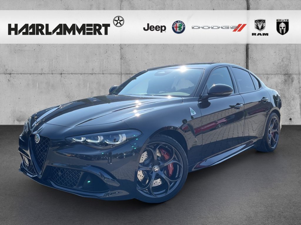 Alfa Romeo Giulia Quadrifoglio 2.9 AKRAPOVIC+PDC+KAMERA+NAV Leasing
