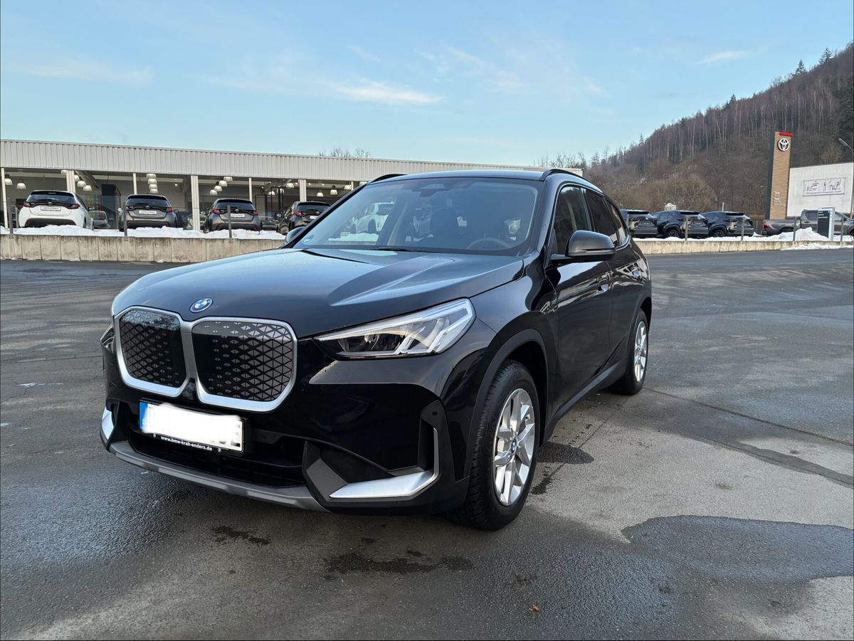 BMW iX1 eDrive 20 inkl Anhängerkupplung Leasingübernahme