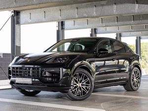Porsche Cayenne E-Hybrid Coupé Black Edition **AKTION!! NUR ANFRAGEN BEI 100% BESTELLABSICHT** (0,5% Vst.)  *HA-Lenk