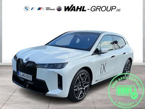 BMW iX xDrive45 M Sport Pro AHK Panorama IconicGlow