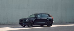 VOLVO XC40 B3 Plus Black Edition DCT Standheizung inkl.! Aktion bis 28.04.2025 Farbe: Weiß, Grau oder Blau! Leasing