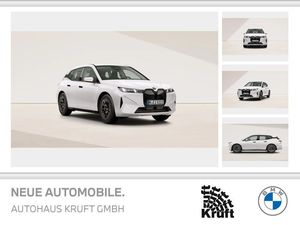 BMW iX xDrive45 1 x VERFÜGBAR 0,99% ZINS+20"LM+NAVI+