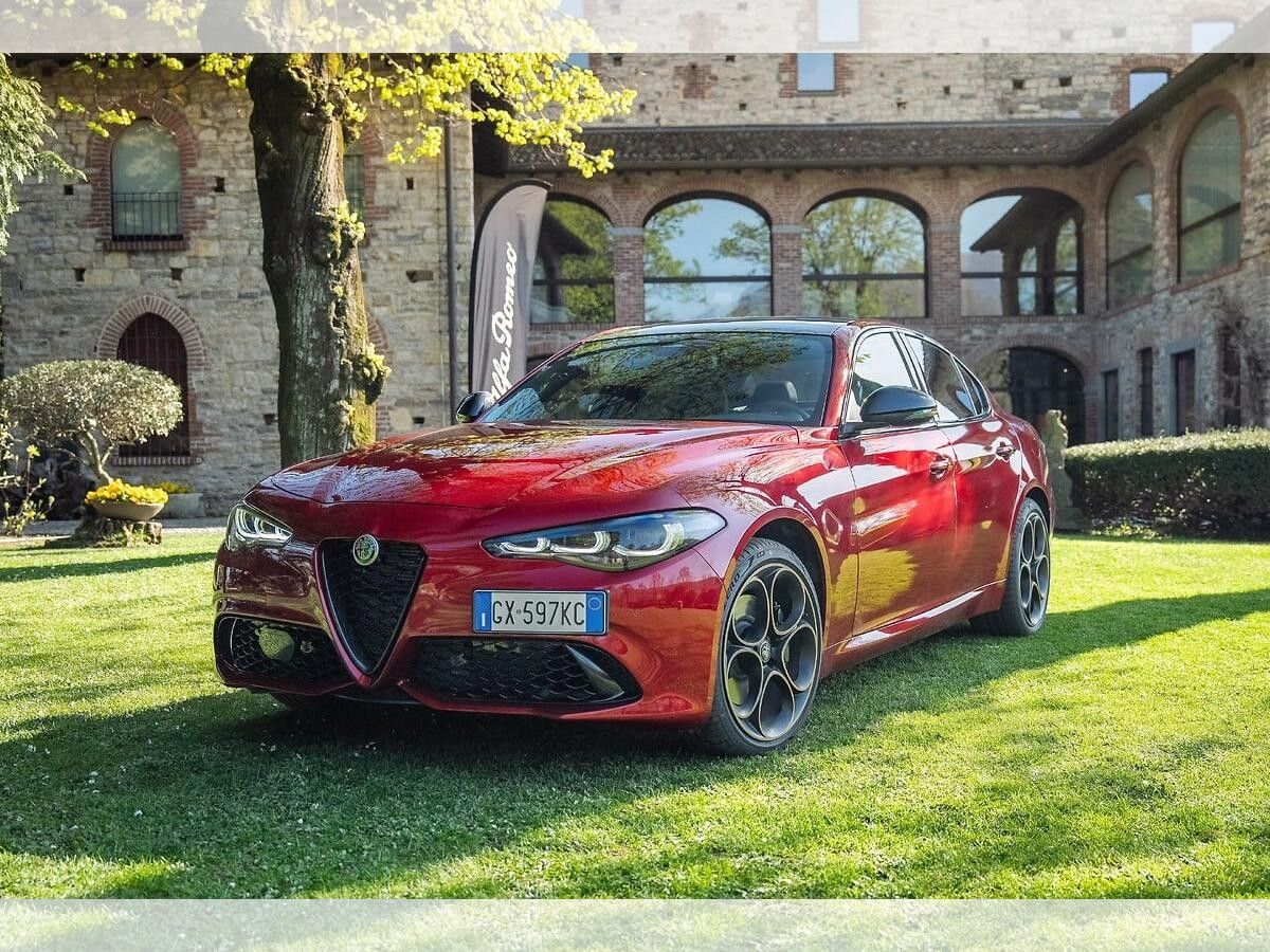 Alfa Romeo Giulia 2.0 Turbo 16V AT8-Q4 Intensa Leasing