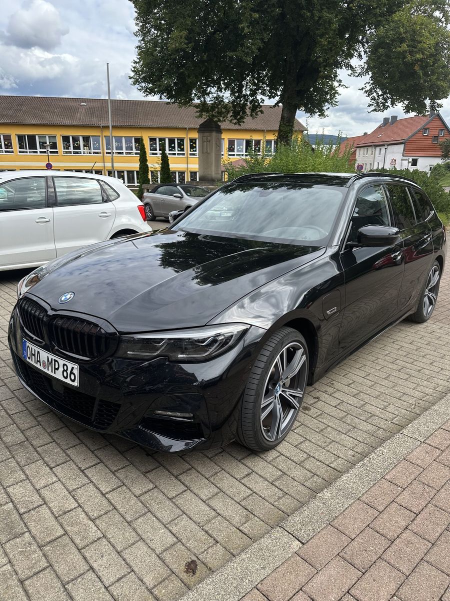 BMW 330e Vollausstattung 466€ brutto bis 02/26 Leasingübernahme