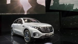 Der neue Mercedes-Benz EQC - der erste Mercedes-Benz der Produkt- und Technologiemarke EQ. Weltpremiere Stockholm 2018.;Stromverbrauch kombiniert: 22,2 kWh/100 km; CO2 Emissionen kombiniert: 0 g/km, Angaben vorläufig* The new Mercedes-Benz EQC - the first Mercedes-Benz under the product and technology brand EQ. World Premiere Stockholm 2018.;combined power consumption: 22.2 kWh/100 km; combined CO2 emissions: 0 g/km, provisional* Bildquelle: Daimler AG