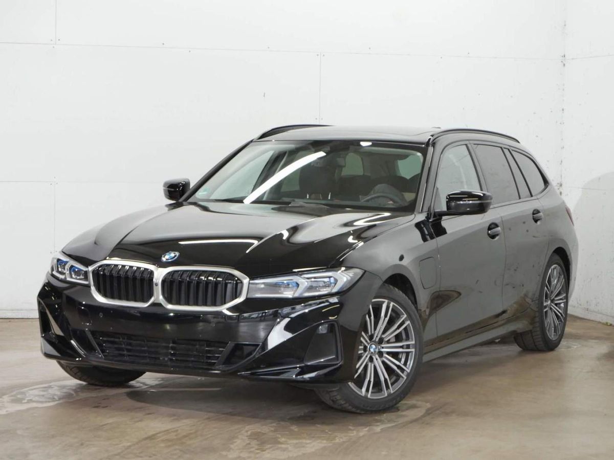 BMW 330 e Tour. Pano, LC Prof., HuD, Memory, Keyless, Parkass +, uvm. Leasing
