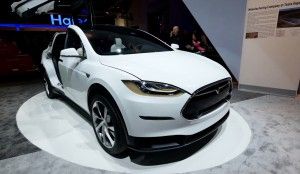 Hier sieht man Elektroauto Tesla Model X auf einer Messe. Quelle: teslarati.com