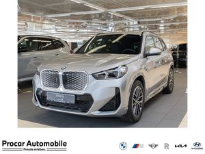BMW iX1 eDrive20 M Sport AHK RFK NAVI Standh. LED