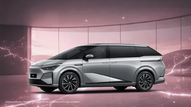 XPENG X9 FWD Standard Range